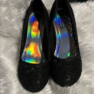 Comfort Plus by Predictions Black Lace heels size 4 for big girls or adults.